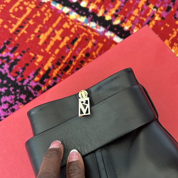 Pointy covered buckle bootie by Roger Vivier of Paris. Worn once. - Picture 4 of 12